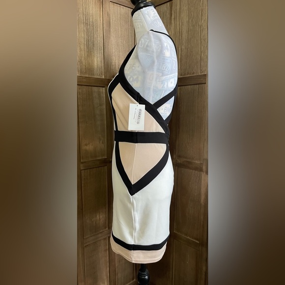 NWT Women’s Colorblock Dress. - Picture 4 of 6